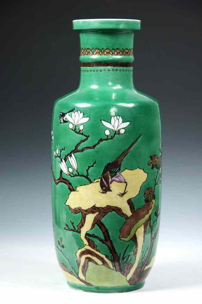 Appraisal: CHINESE VASE - Early Chinese rouleau vase with apple green