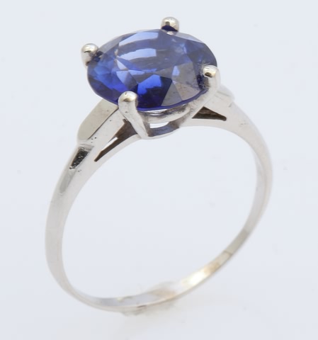 Appraisal: KW mm round blue sapphire Approx cts gms Ship plus