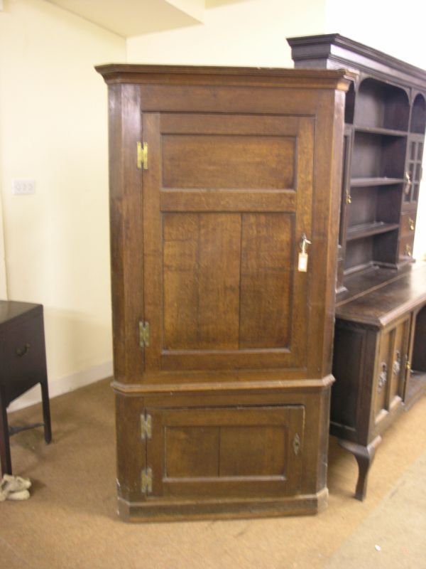 Appraisal: A late Georgian oak standing corner cupboard panelled construction enclosed