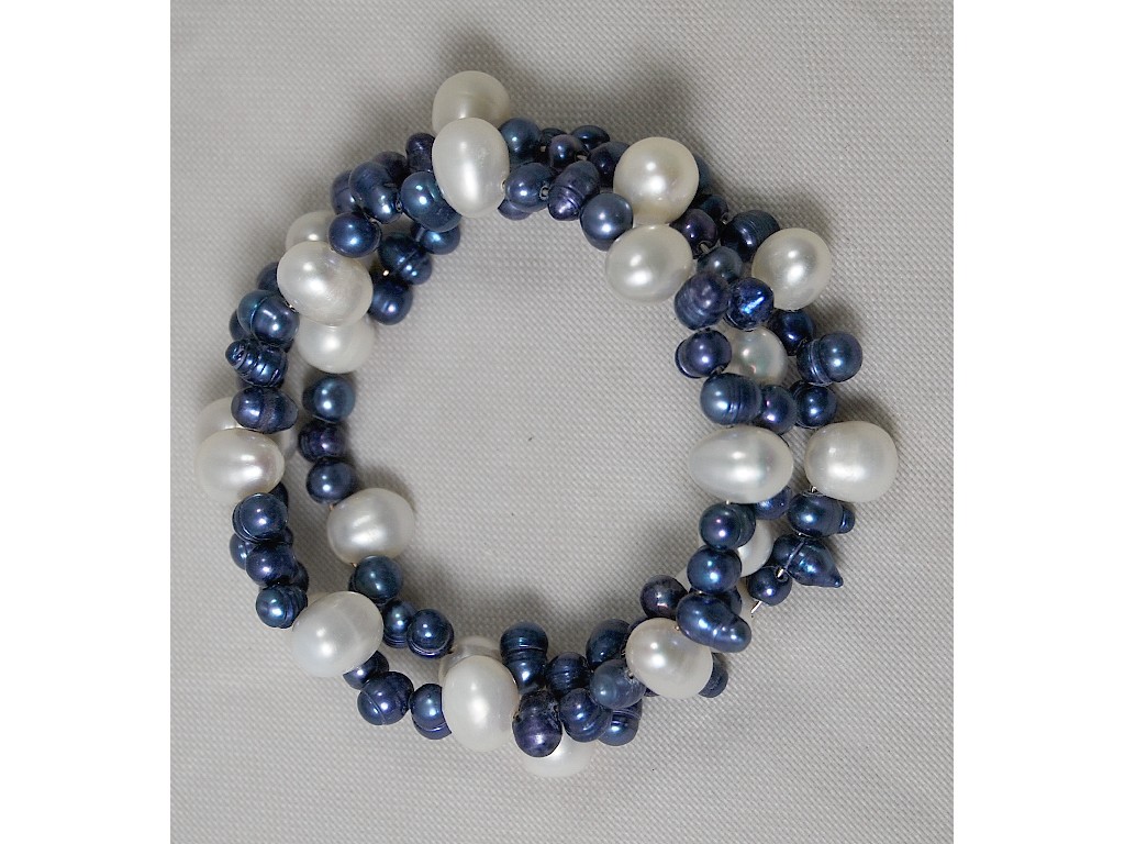 Appraisal: White and blue pearl flexible bangle