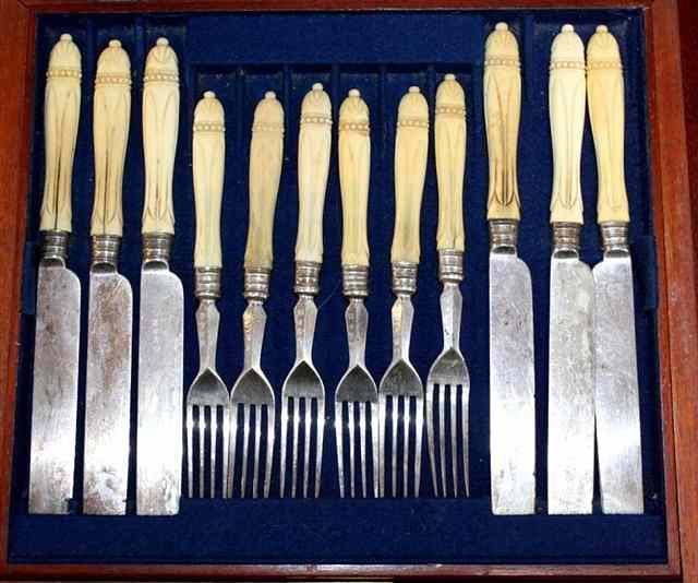 Appraisal: A CASED SET OF TWELVE TEA KNIVES AND FORKS with