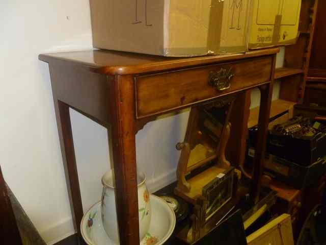 Appraisal: A GEORGIAN MAHOGANY SIDE TABLE fitted with single frieze drawer