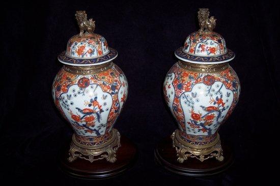 Appraisal: A pair of Japanese Imari jars and covers