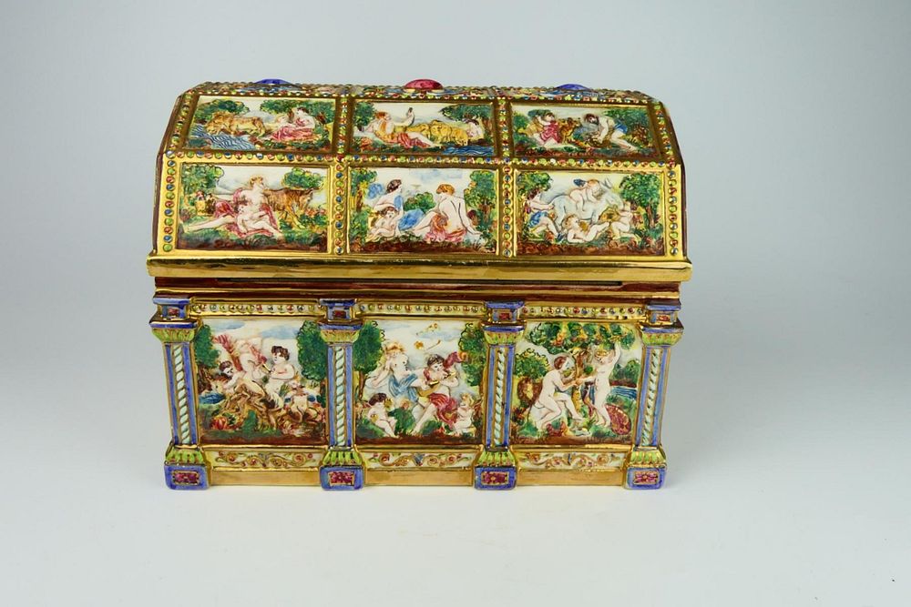 Appraisal: ANTIQUE CAPODIMONTE PORCELAIN LARGE CHEST CASKET Antique Capodimonte Italian hand