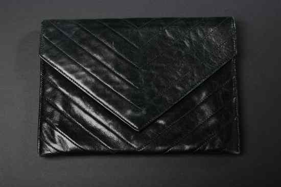 Appraisal: YVES SAINT LAURENT DARK NAVY BLUE LEATHER CLUTCH The leather