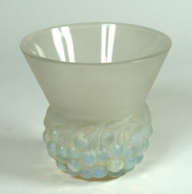 Appraisal: A LALIQUE VASE of thistle head form in Cerises pattern