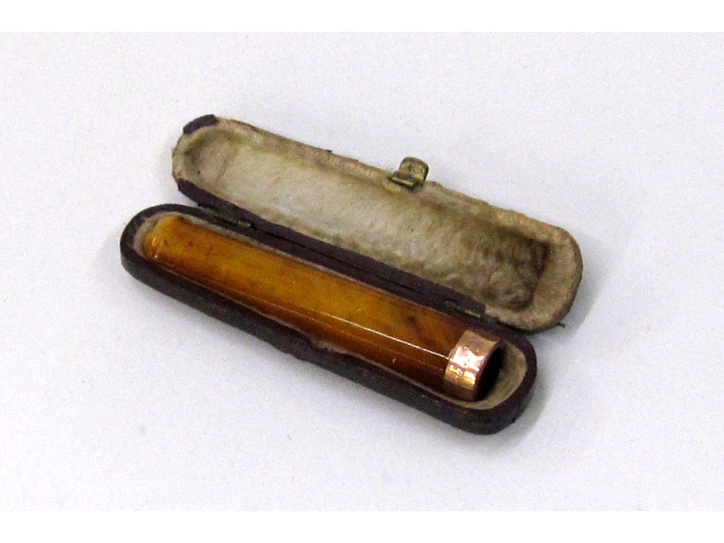 Appraisal: Cased ct gold mounted amber cigarette holder