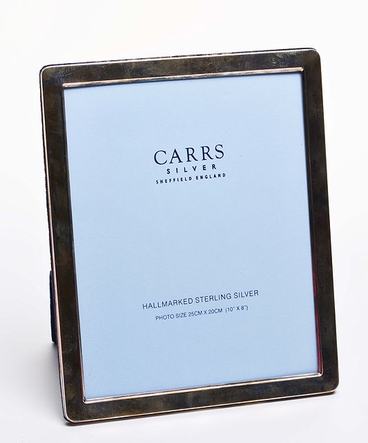 Appraisal: A CARRS OF SHEFFIELD SILVER PHOTO FRAME to take a