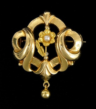 Appraisal: A Victorian Brooch set with a Pearl k yellow gold