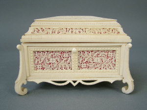 Appraisal: A mid th century Continental ivory jewel casket with fret