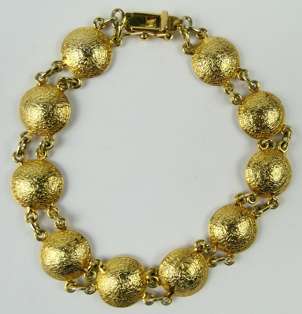 Appraisal: CHINESE STYLE KT Y GOLD GONG BRACELET Small gongs double