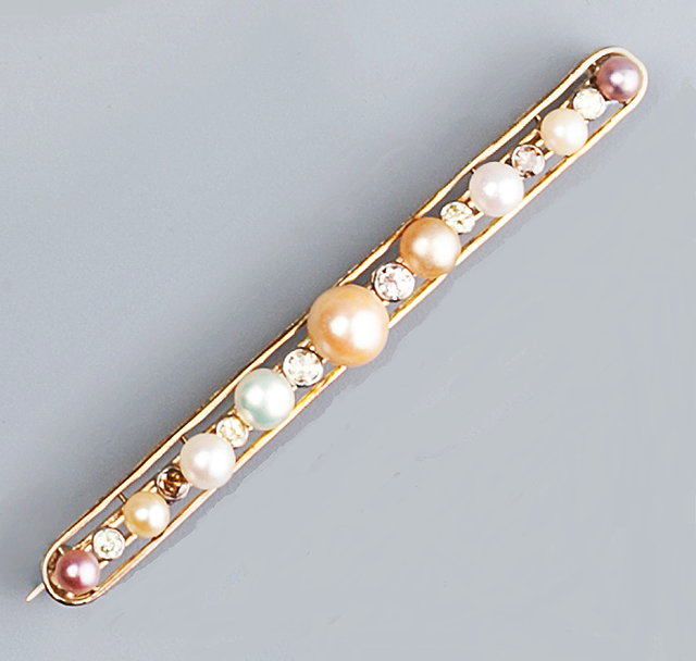 Appraisal: A PEARL AND DIAMOND BAR BROOCH alternately set with pearls