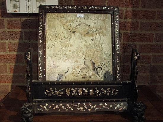 Appraisal: A CHINESE PADOUK WOOD MOTHER OF PEARL INLAID TABLE SCREEN