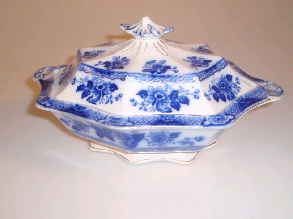 Appraisal: A late thC tureen and cover printed in blue with