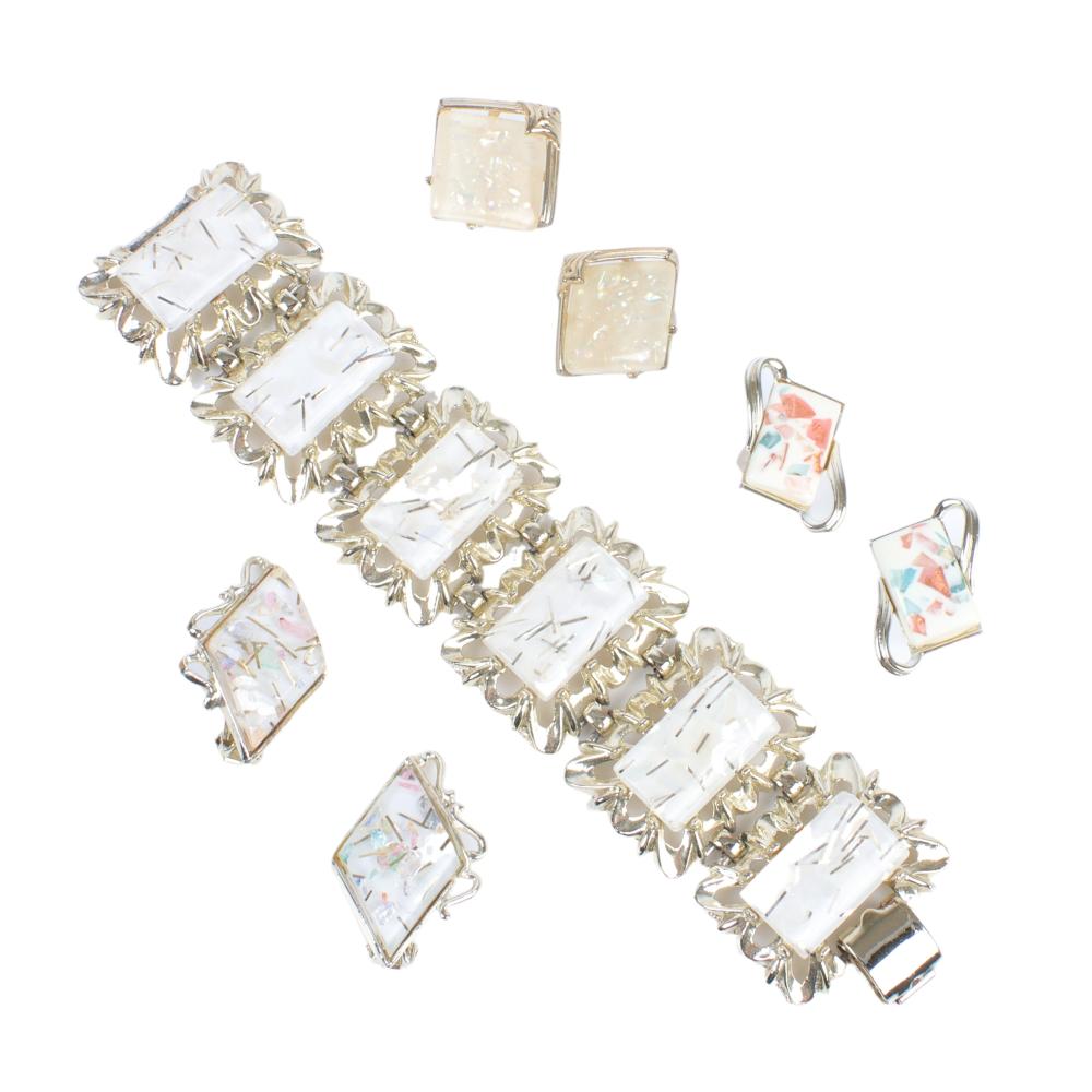 Appraisal: VINTAGE THERMOSET PC INLAID CONFETTI SPARKLE WHITE LINK BRACELET AND