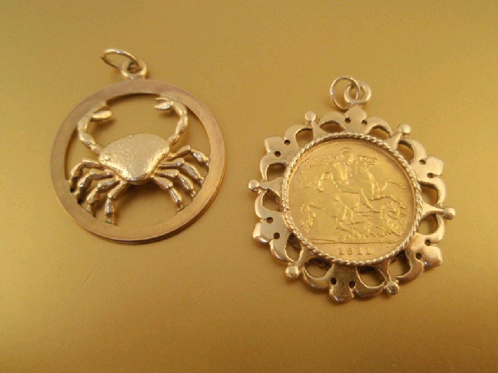 Appraisal: A half sovereign set pendant together with a zodiac sign