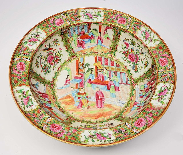 Appraisal: A LARGE CHINESE CANTON BOWL with central panel of figures