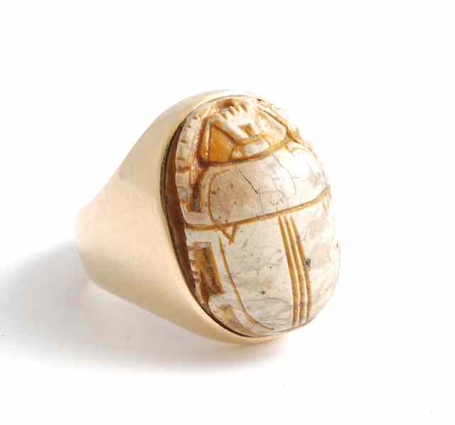 Appraisal: GENTLEMAN'S HEAVY K GOLD RING set with carved faux scarab