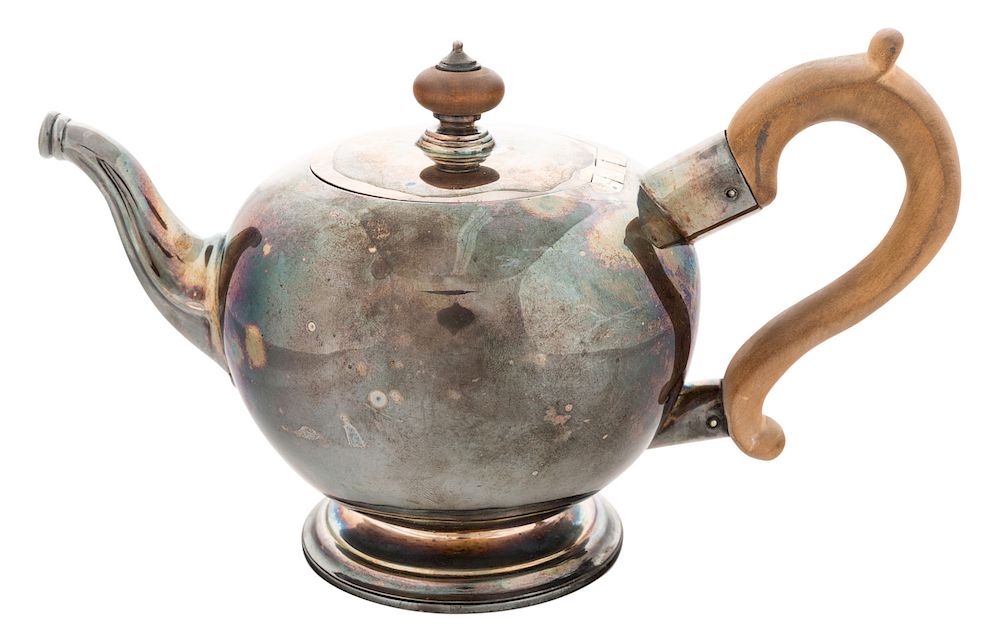 Appraisal: A GEORGE II STERLING SILVER TEAPOT WORKMASTER THOMAS FARREN LONDON