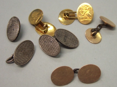 Appraisal: A pair of ct gold oval cufflinks the backs and