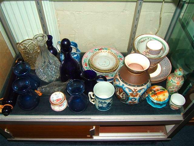 Appraisal: A quantity of various ceramics and glass including a Mettlac