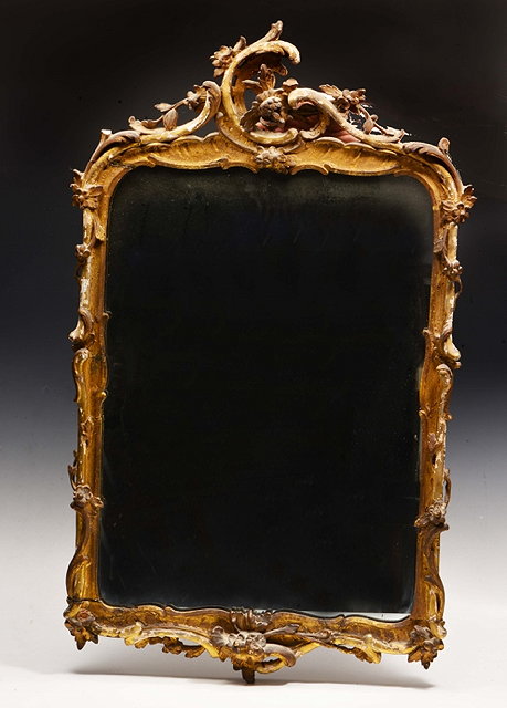 Appraisal: AN ANTIQUE CARVED GILTWOOD HANGING WALL MIRROR with scroll and