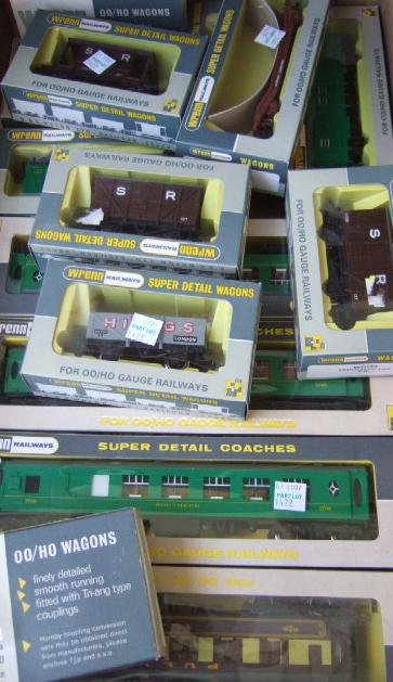 Appraisal: A quantity of Wrenn H gauge coaches and wagons including