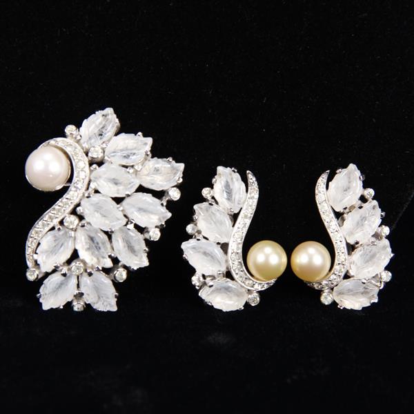 Appraisal: Jomaz pc Set Leaf Rhinestone Pearl Brooch Pin Clip Earrings