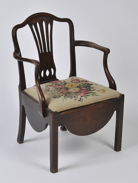 Appraisal: A GEORGIAN MAHOGANY COMMODE CHAIR with splat back