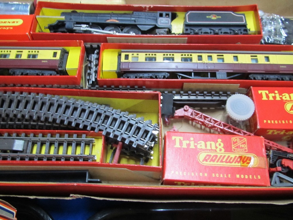 Appraisal: Extensive lot of Hornby model train engines carriages boxed train