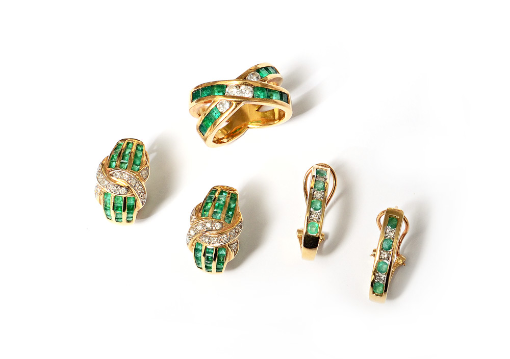 Appraisal: ESTATE EMERALD AND DIAMOND RING AND PAIR EARRINGS K cross