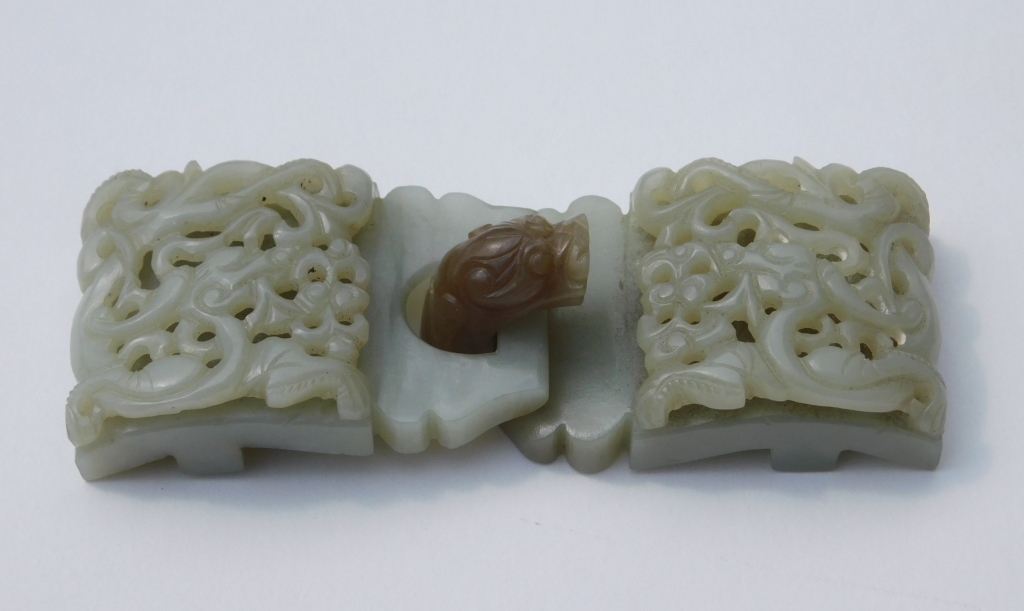 Appraisal: CHINESE QING DYNASTY JADE DRAGON BELT HOOK China Qing Dynasty