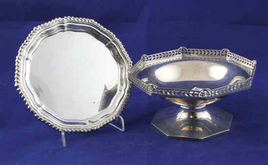 Appraisal: A George V silver octagonal pedestal bowl with pierced gallery