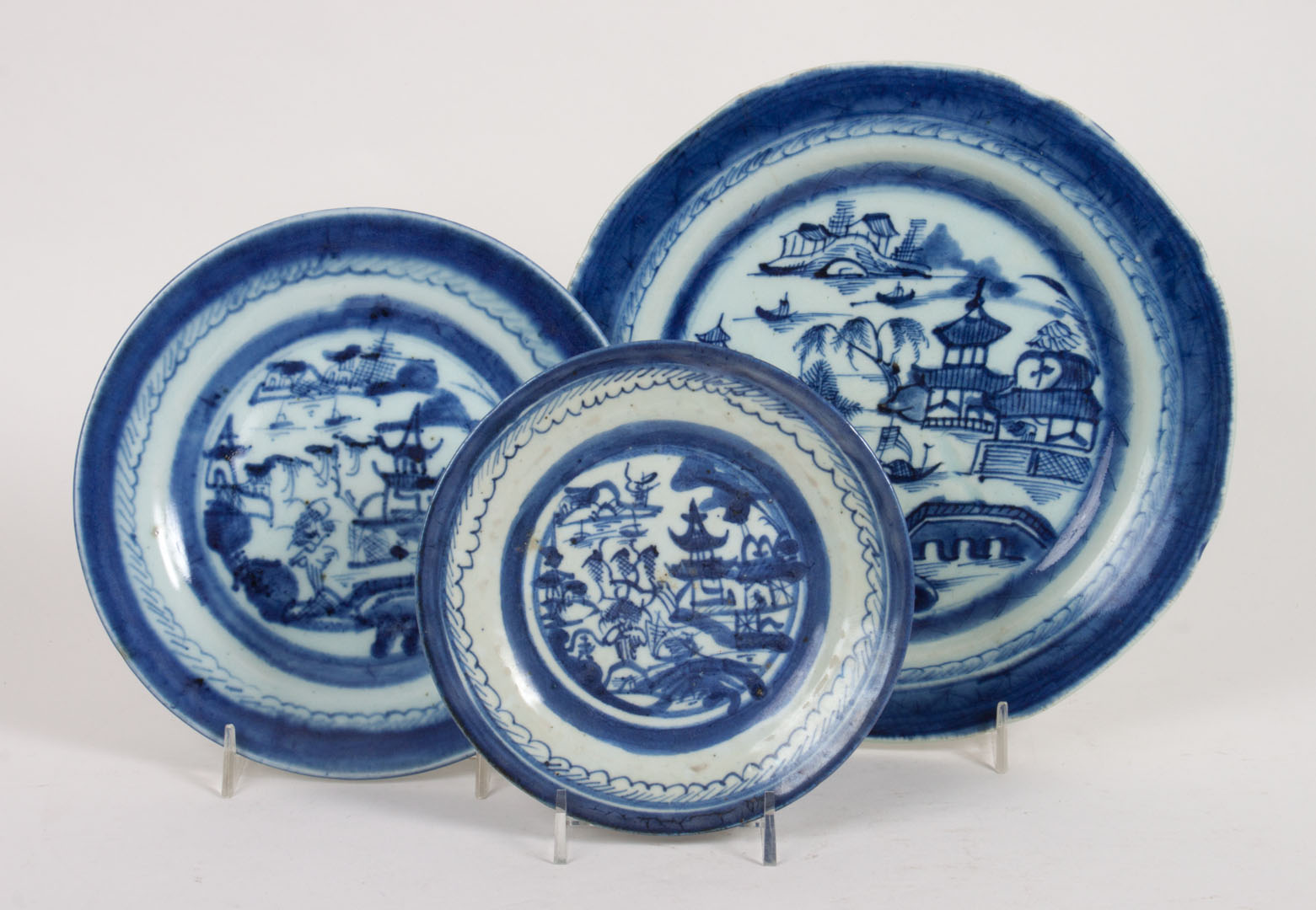 Appraisal: Chinese Export Canton porcelain dishes comprising luncheon plates dessert plates