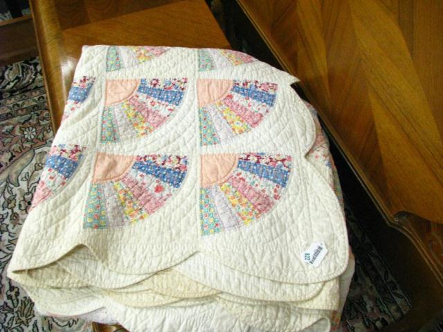 Appraisal: Full Size Hand Made Quilt variation of a Dresden plate