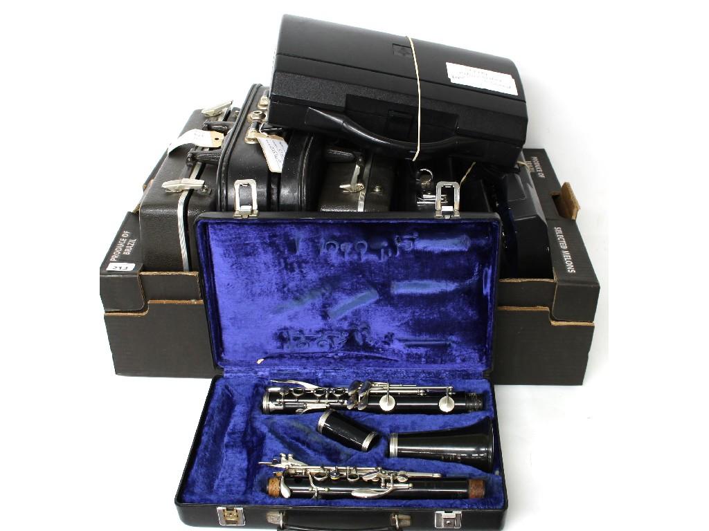 Appraisal: Seven various student grade clarinets all cased