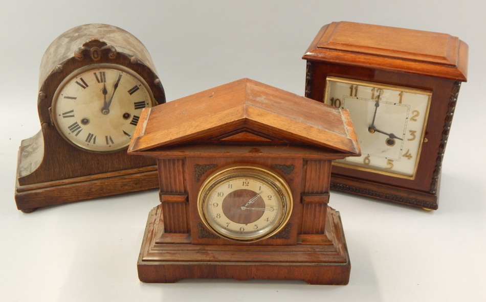 Appraisal: Three various mantel clocks to include an Art Deco style