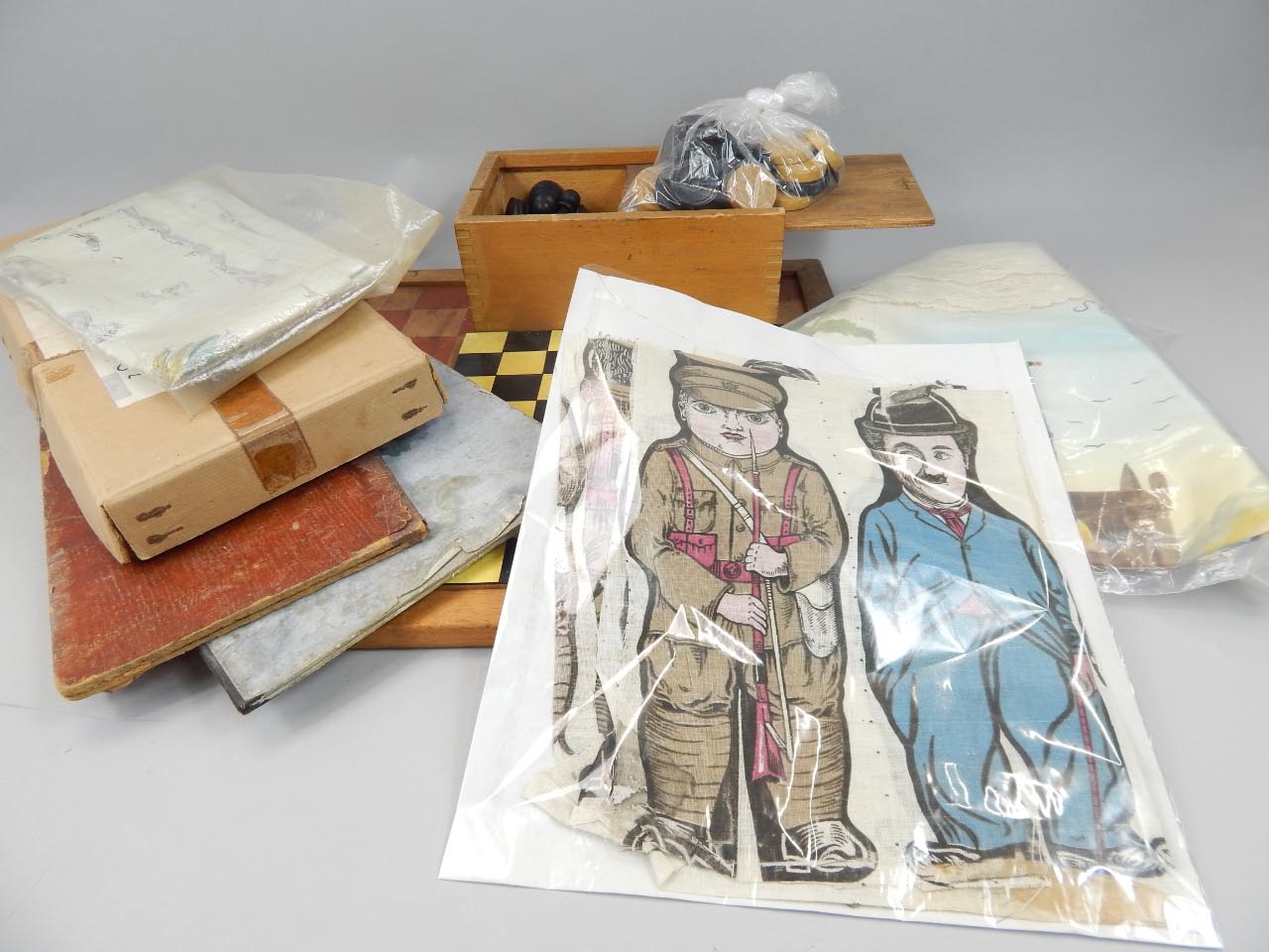 Appraisal: Miscellaneous collectables to include a scarf printed with a soldier