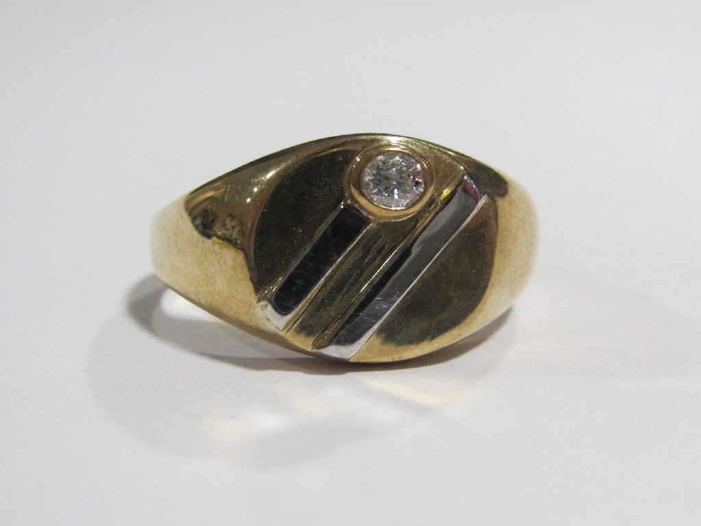 Appraisal: Gents gold diamond set signet ring with brilliant cut diamond