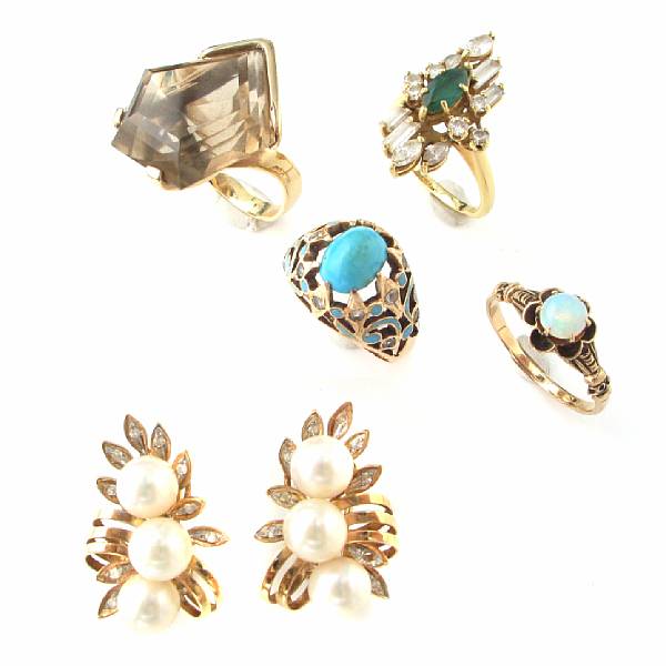 Appraisal: A collection of gem-set and gold jewelry featuring seven rings