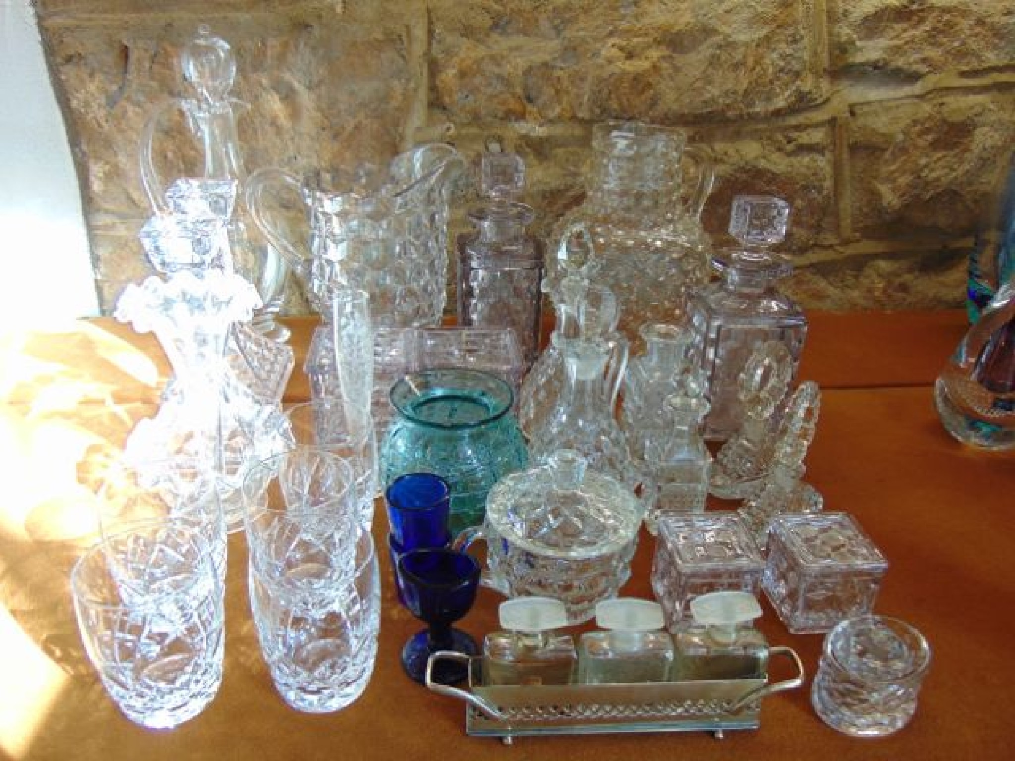 Appraisal: A mixed quantity of glassware to include a Victorian clear