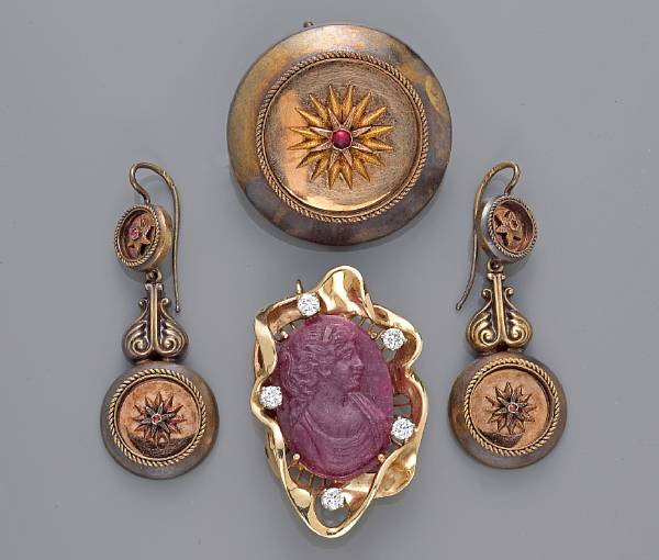 Appraisal: A collection of fourteen and ten karat gold jewelry comprising