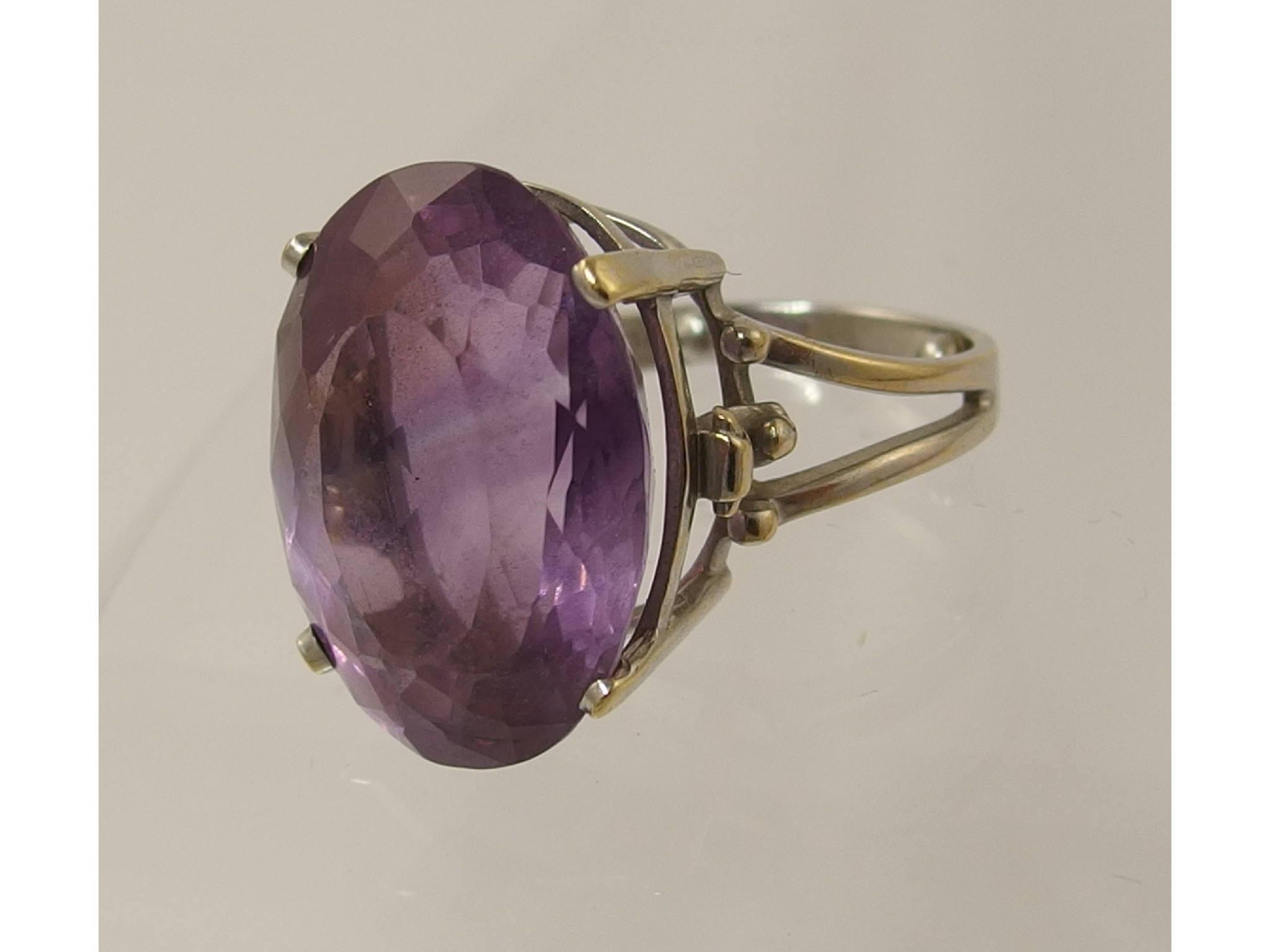 Appraisal: A ct white gold amethyst ring