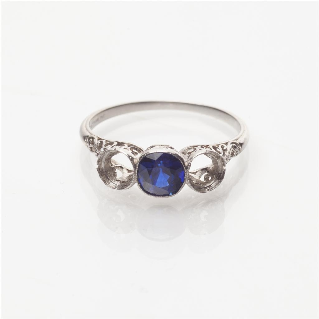 Appraisal: An American ring mount with pierced scrolling gallery and shoulders