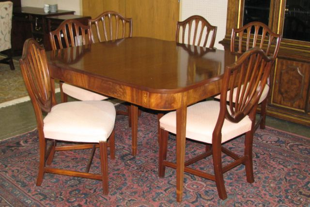 Appraisal: Federal period style dining room group including inlaid mahogany leg