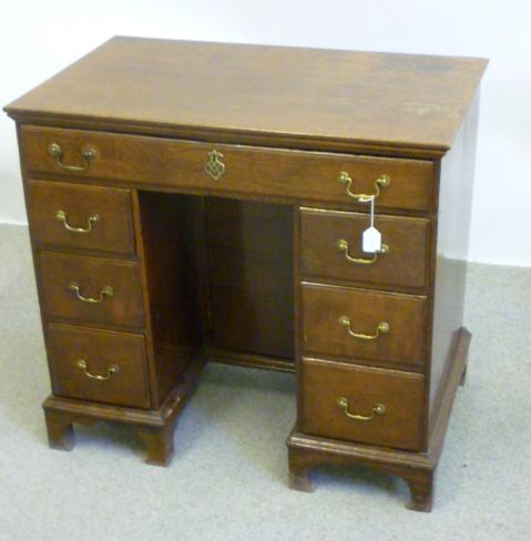 Appraisal: A GEORGE III OAK KNEEHOLE DESK early th century the