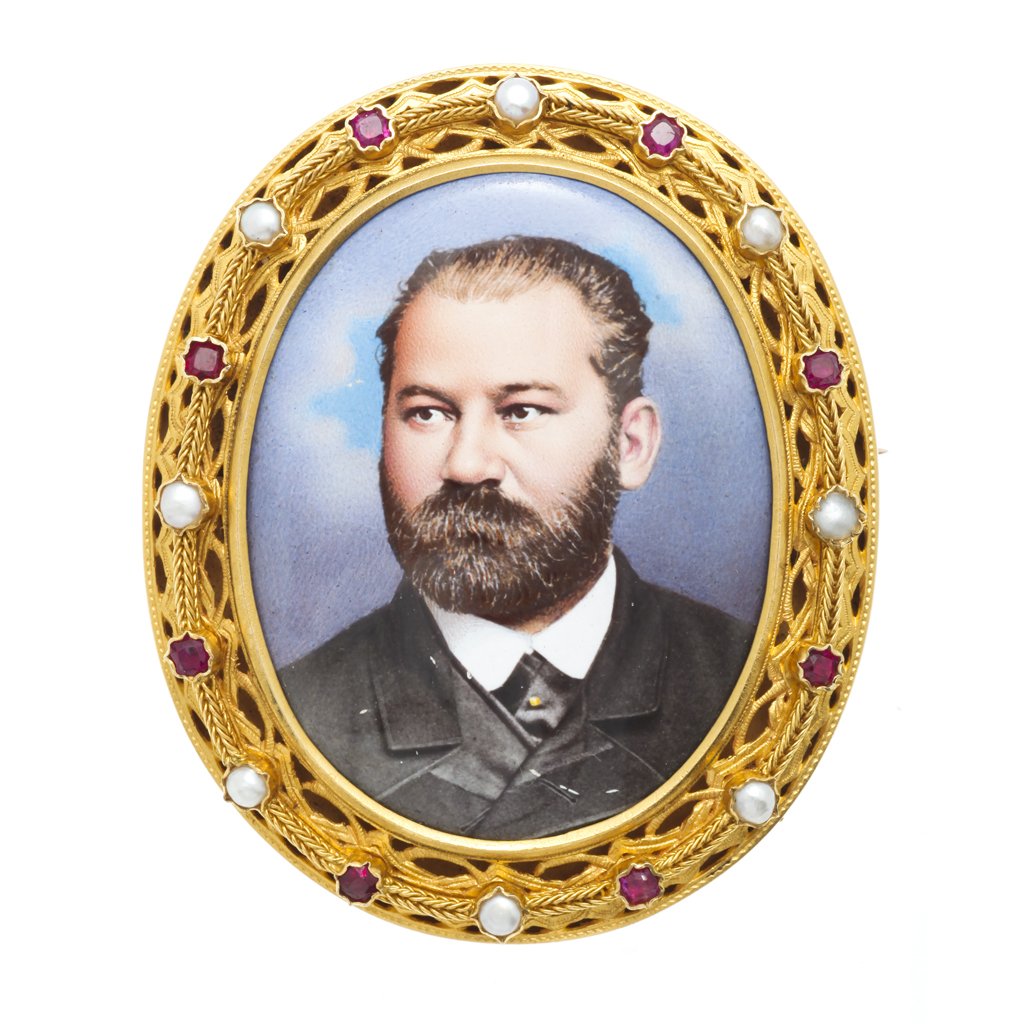 Appraisal: A late th century French portrait miniature brooch of oval