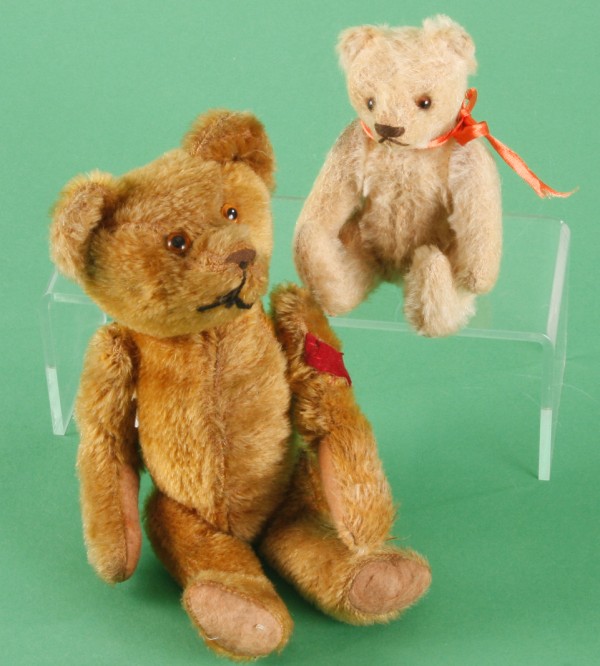 Appraisal: Pair of mohair bears inc an early tan Steiff Teddybar