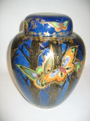 Appraisal: A CROWN DEVON FIELDINGS GINGER JAR of ovoid form gilded