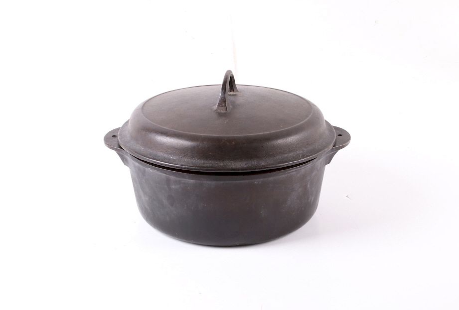 Appraisal: Griswold Tite-Top Dutch Oven Self Basting Lid This lot features